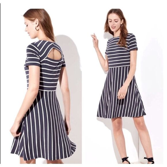 LOFT Knee Length Dress Sz 8 Blue White Striped Fit & Flare Short Sleeve Cut Out - Picture 1 of 13